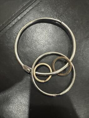Click Bangle Bracelet Wrist Key Ring Silver Tone With 3 Small Key Rings